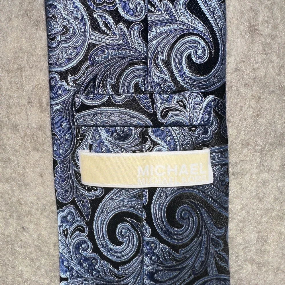 Michael Kors Tie Mens One Size Blue‎ Gray Paisley 100% Silk Necktie